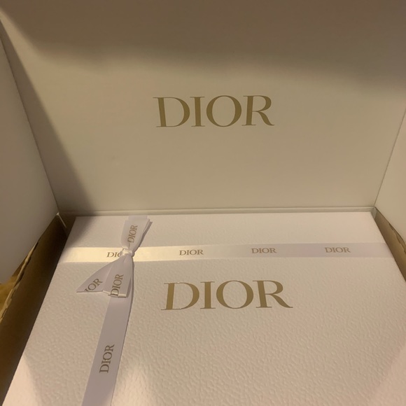 Dior Luxury Large White box Ribbon & shipping box (Gold color letters) - Picture 2 of 2